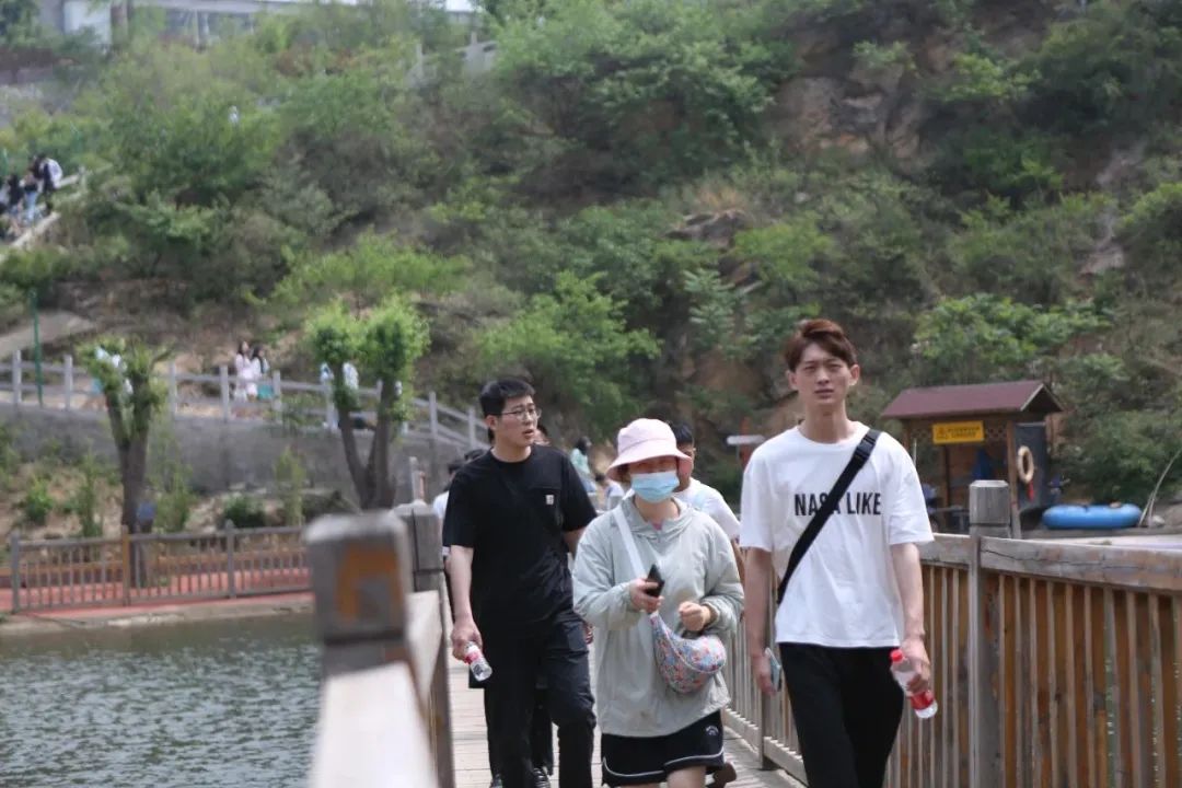 立足當(dāng)“夏”，覓清涼 