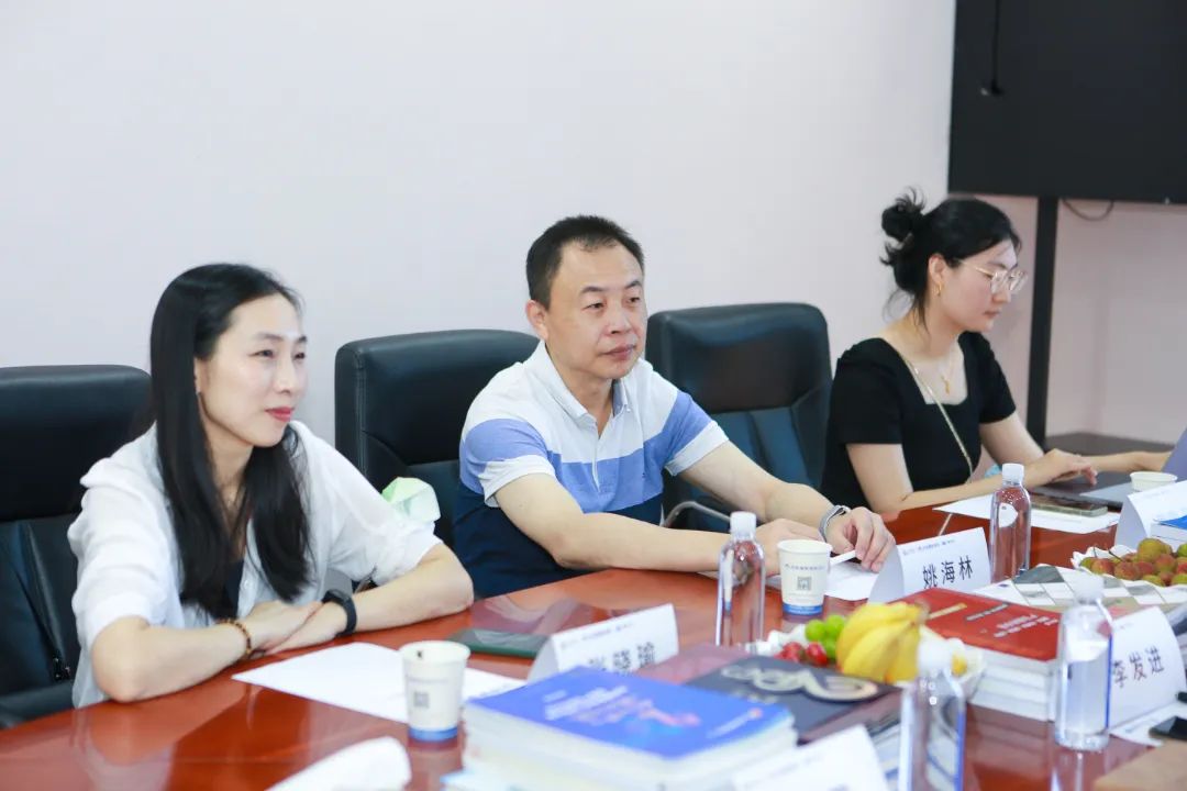 熱烈歡迎中山大學(xué)管理學(xué)院專業(yè)學(xué)位辦公室主任姚海林博士一行來訪！