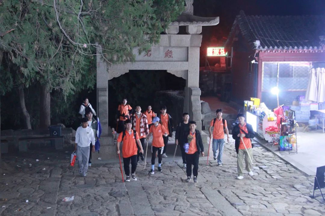 我們一起，頂峰相見 