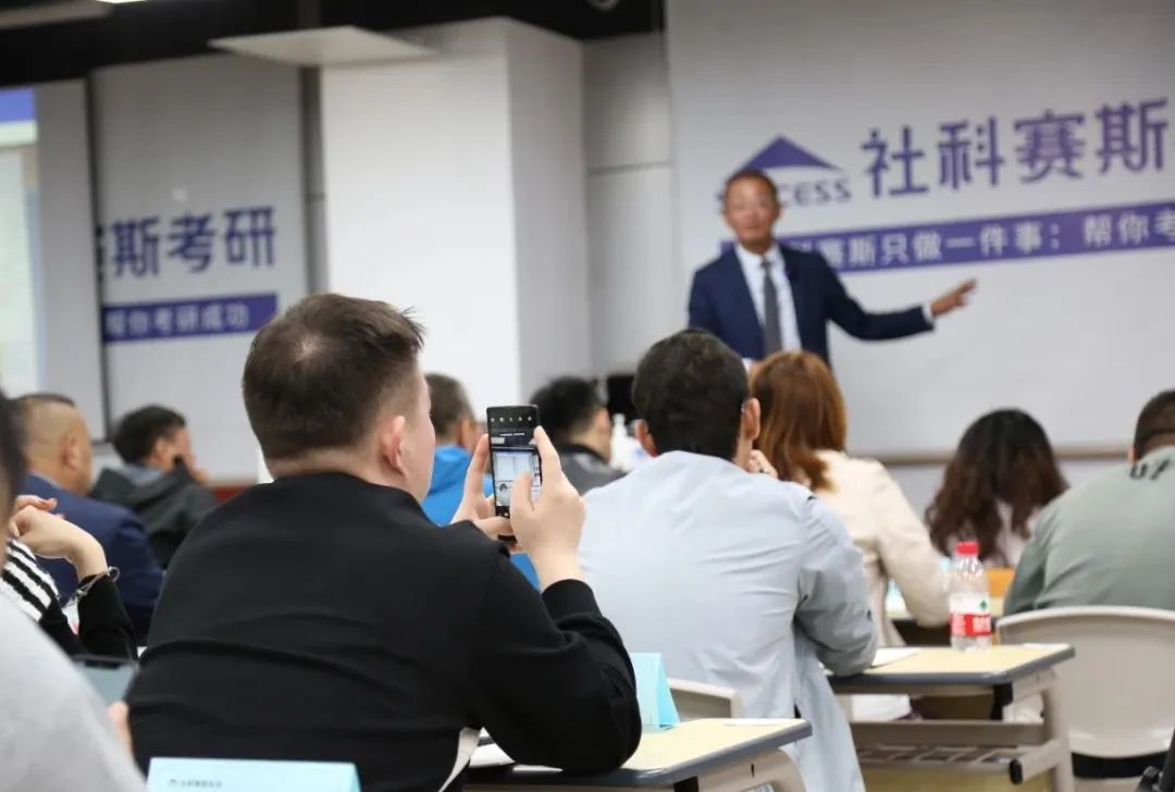 超越同齡人，做最好的自己！職業(yè)成長和規(guī)劃專題講座成功開講！