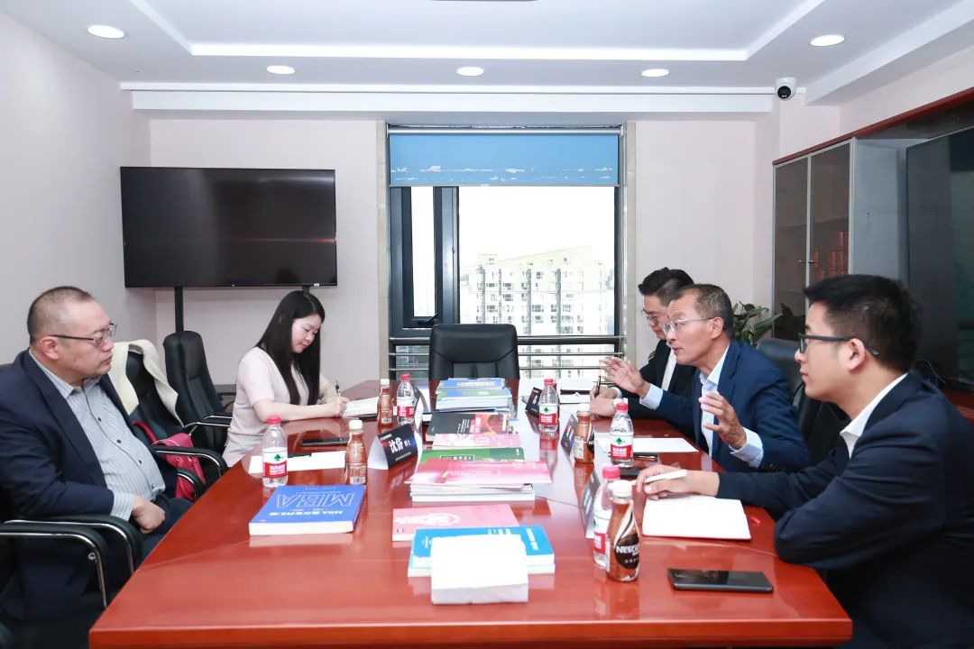 熱烈歡迎法國布雷斯特商學(xué)院校長沈岱博士、Clovitis中國辦公室負責(zé)人劉彥麟一行來訪社科賽斯！