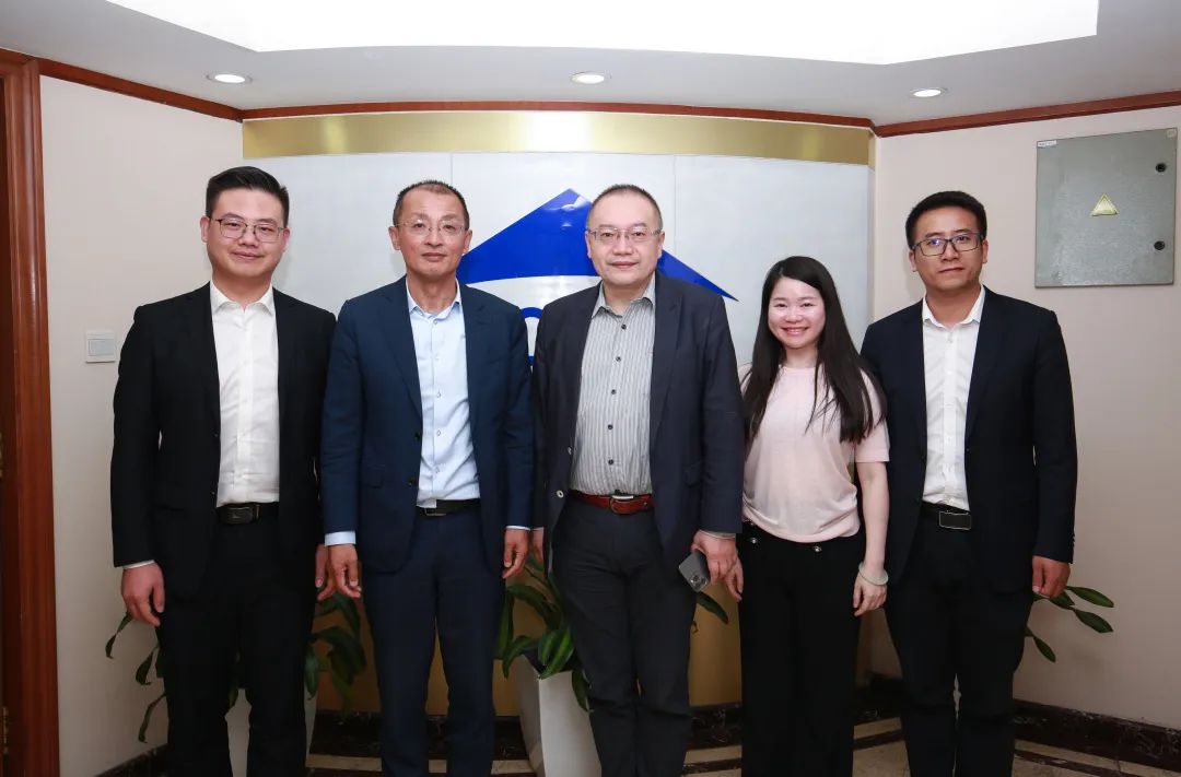 熱烈歡迎法國布雷斯特商學(xué)院校長沈岱博士、Clovitis中國辦公室負責(zé)人劉彥麟一行來訪社科賽斯！